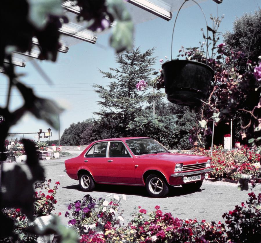  Opel Kadett 4-Door Sedan 1973 года  (фото 4 из 8)